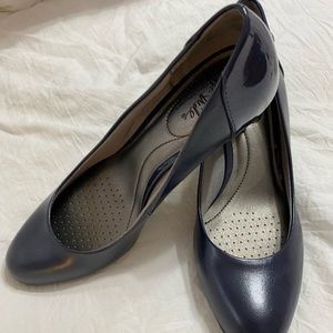 New blue life stride heels
